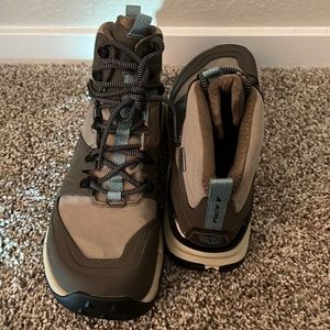 Altra Tushar Size 10W Brand New & never used. Box was thrown away after purchase